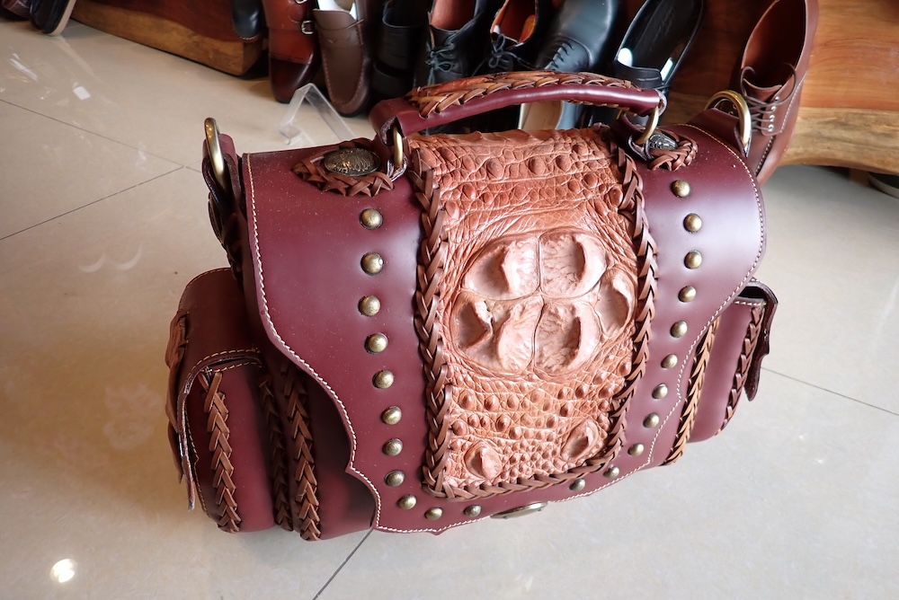  crocodile bag hand made leather thailand 